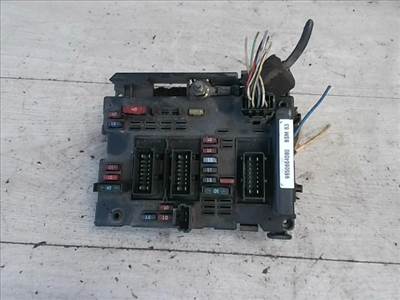 PEUGEOT 206 Cabrio Biztosítéktábla BCM BSI BSM SAM GEM modul Motortér