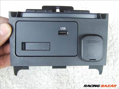 Mazda CX-30 navigáció kártya kártyaolvasó USB aljzat 