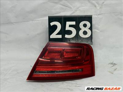Audi A8 D4 hátsó jobb belső lámpa LED 