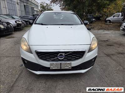 Volvo V40 Cross Country D2 motorháztető 