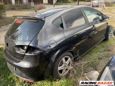 Seat Leon 1P facelift 2009-2012-ig bontott fekete LC9X csomagtérajtó