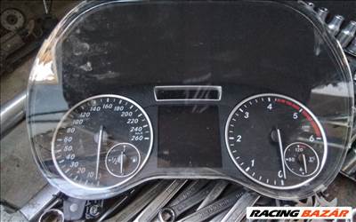 Mercedes B 180 km óra 