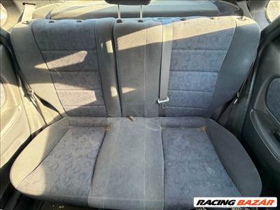 Toyota Corolla (E110) Kalaptartó *175214*