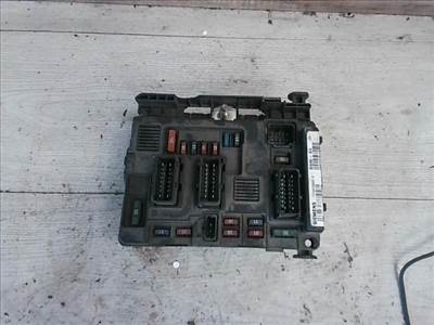 PEUGEOT 307 01-05 Biztosítéktábla BCM BSI BSM SAM GEM modul Motortér