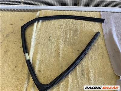 Dacia Duster jobb hátsó ablakvezető 823304781r