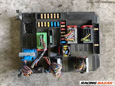 Peugeot 2008 I BlueHDi 100 STOP&START motortéri biztosítéktábla  9819850080