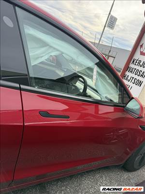 Tesla Model 3 jobb első ajtó