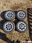 Alfa Romeo 156 5x98 lyukosztású 15" gyári felni, rajta 185/65 Riken téli gumi