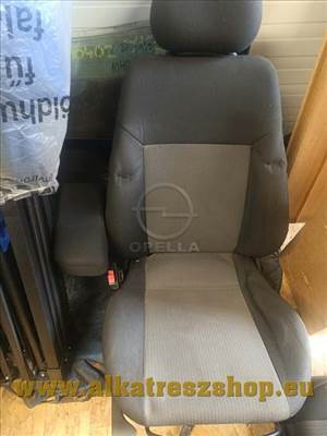 Opel Meriva A első ülés pár. Kartámaszos, légzsákos. Szakadás mentes.