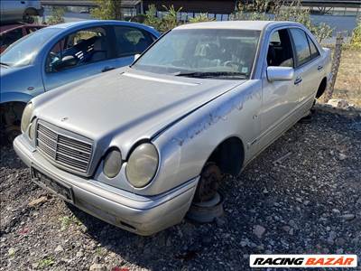 Mercedes E 220 1999 2.2 Dízel bontott alkatrészei