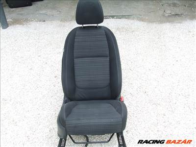 Kia Stonic jobb első ülés légzsák benne