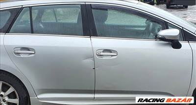 Kombi jobb hátsó ajtó 2015 Toyota Avensis 