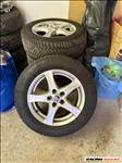  16" használt alufelni, rajta 215/60 újszerű Goodyear téli gumi