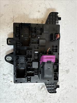 Opel Astra J 2009-2015 Csomagtér Biztosítéktábla 13449199