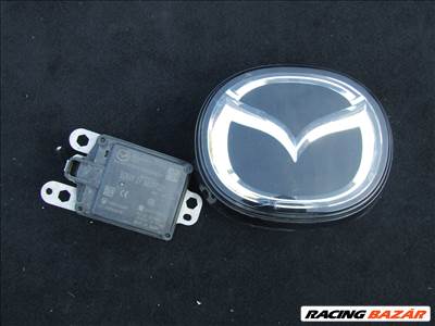 Mazda CX-30 távolságtartó radar első embléma 
