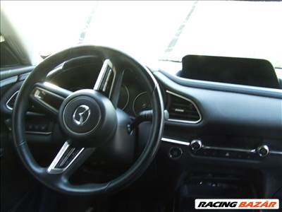 Mazda CX-30 műszerfal utasoldali légzsák kormány légzsák 