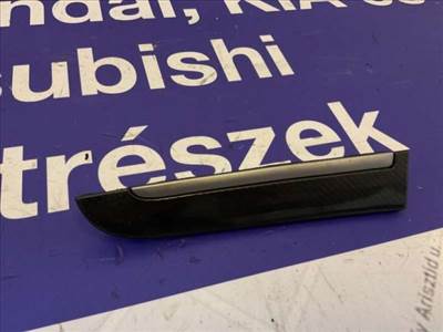 Hyundai Santa FE műszerfal középső bal dekorációs díszléc 847802B100ZCB-BON