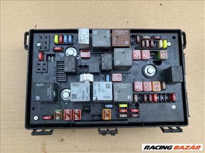 Opel Astra J Komfort elektronika  13368651 ,13368643 UA  ,13368652 Biztosítéktábla  