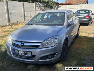 Opel astra h bontás 