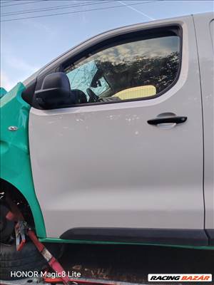 Toyota Proace II Bal első ajtó.