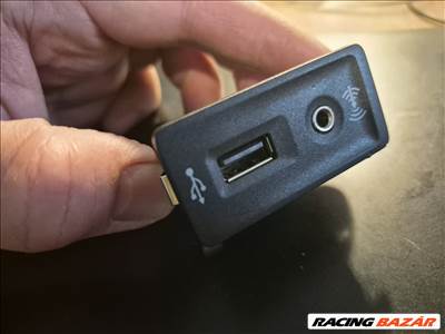 Volkswagen Passat B8 USB aljzat  5g0035222
