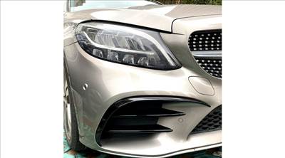 Mercedes W205 2018-2021 AMG-LINE-ra lakkozott fekete első ÉL spoiler