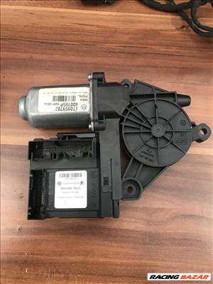 Skoda Octavia II jobb első ablakemelő motor 1K0959792C